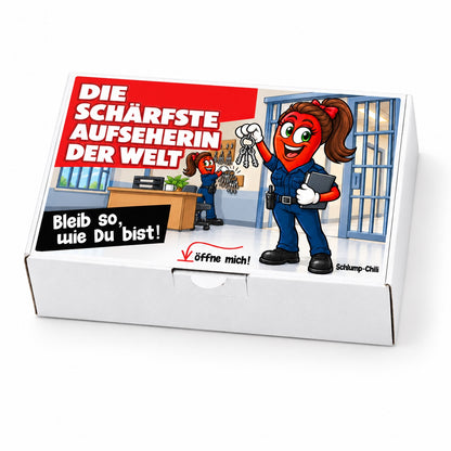 Die schärfste Aufseherin der Welt – Geschenkschachtel schräg
