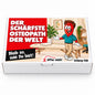 Der schärfste Osteopath der Welt – Geschenkschachtel frontal